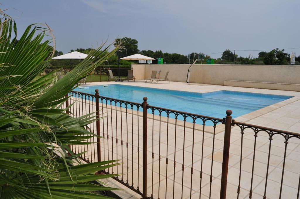 Les Mimosas Hotel Lunel  Kültér fotó