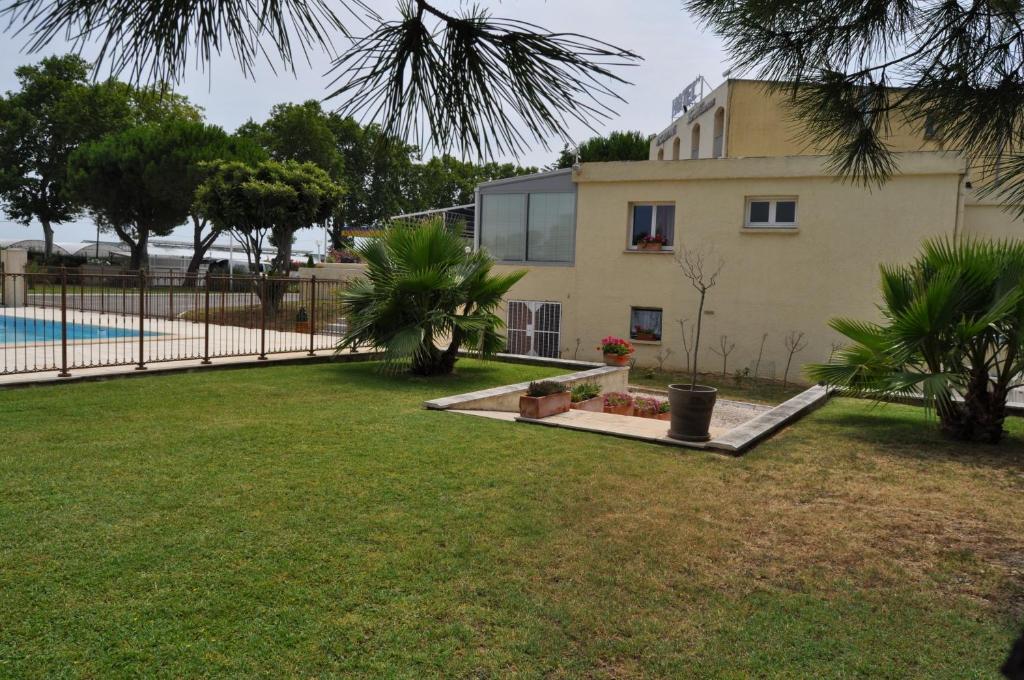 Les Mimosas Hotel Lunel  Kültér fotó