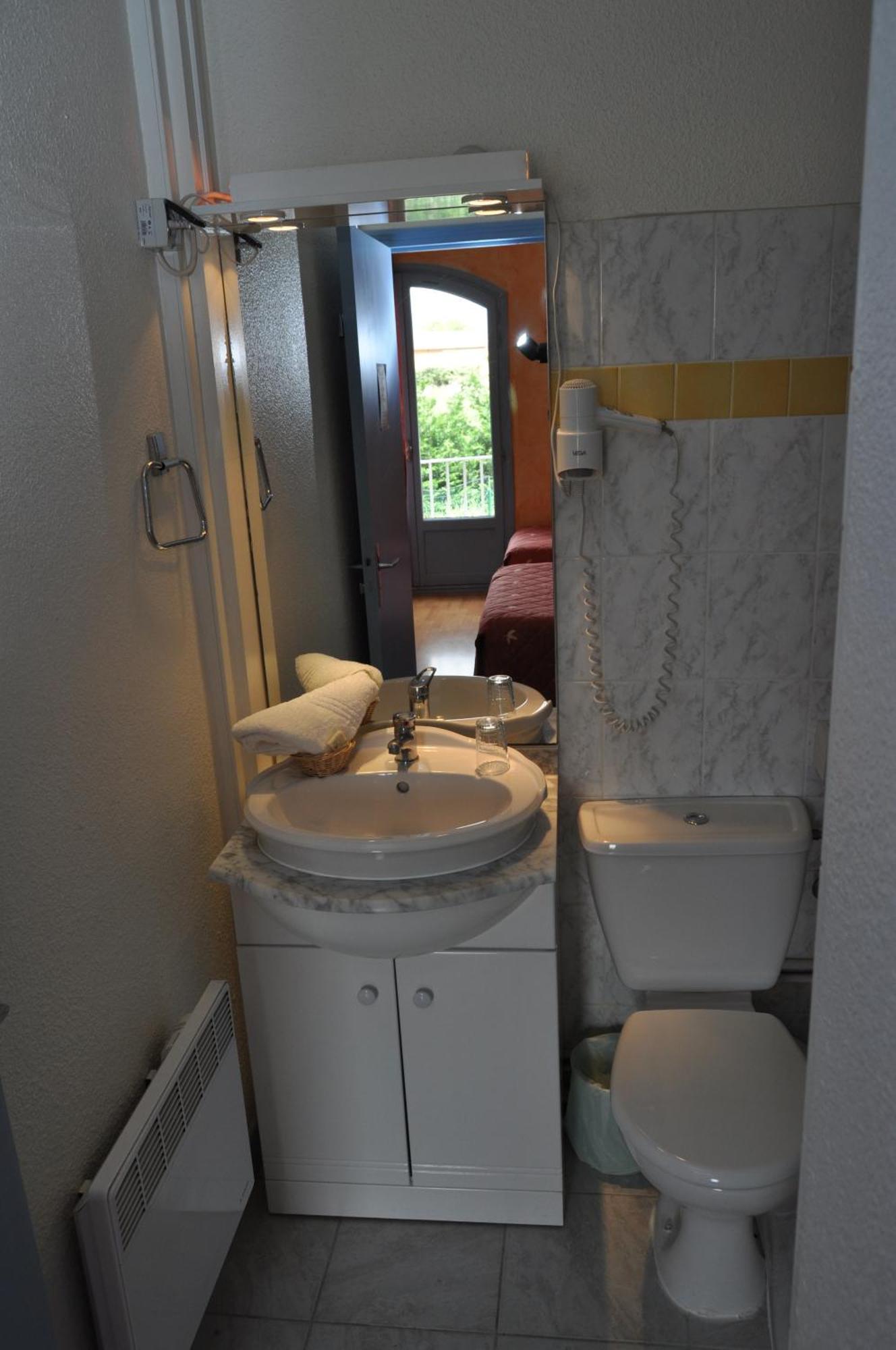 Les Mimosas Hotel Lunel  Kültér fotó
