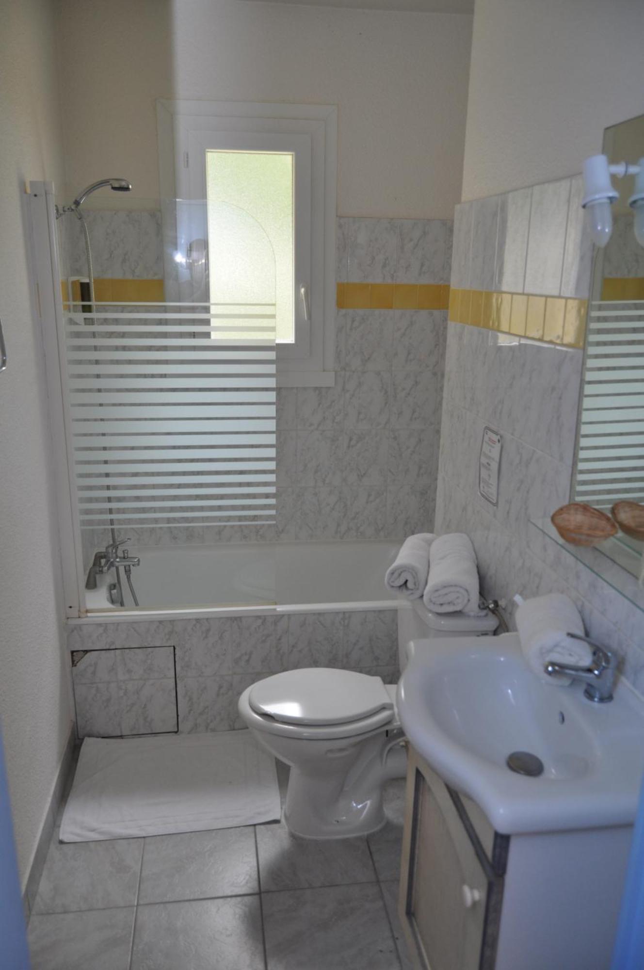 Les Mimosas Hotel Lunel  Kültér fotó